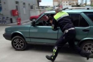&Ccedil;ocuk s&uuml;r&uuml;c&uuml; polise kabus yaşattı!