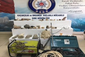 Hatay'da tarihi eser ka&ccedil;ak&ccedil;ılarına baskın