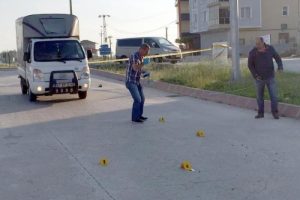 Yol verme tartışmasında taşlı, sopalı kavga: 4 yaralı