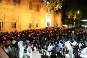 Kadir Gecesi'nde Bursalılar Ulu Cami'ye akın etti