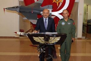 Bakan Işık, 3'&uuml;nc&uuml; Ana Jet &Uuml;s Komutanlığı'nı ziyaret etti