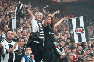 Beşiktaş'ın tezah&uuml;ratı D&uuml;nya'nın 7'nci harikası oldu