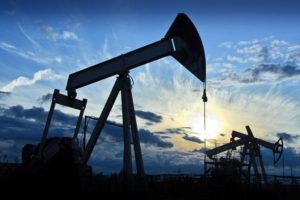 Petrol&uuml;n varil fiyatı 45 doların altına d&uuml;şt&uuml;