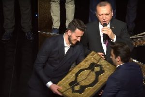 Bursalı hafız yarışmada 3. oldu, &ouml;d&uuml;l&uuml;n&uuml; Cumhurbaşkanı verdi