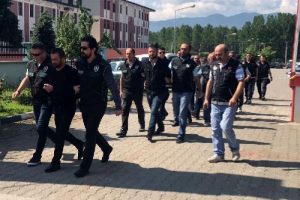 D&uuml;zce'de uyuşturucu operasyonu: 8 g&ouml;zaltı