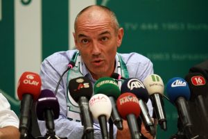 Le Guen Bursaspor'la anlaştı: "Dev bir kul&uuml;be geldim"