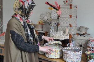 Atık kağıtları kazan&ccedil; kapısı yaptılar