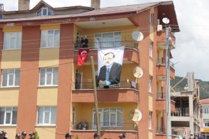 Kılı&ccedil;daroğlu'na rabia işaretli karşılama