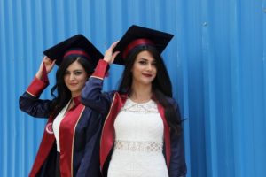 En b&uuml;y&uuml;k rakibi kız kardeşi oldu