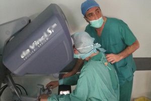 T&uuml;rkiye robotik cerrahide Avrupa 4'&uuml;nc&uuml;s&uuml; oldu