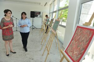 Bursa Nil&uuml;fer Belediyesi personelinden ebru sergisi