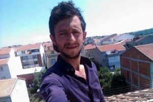 &Ccedil;alıştığı inşaatın &ccedil;atısından d&uuml;şen iş&ccedil;i &ouml;ld&uuml;