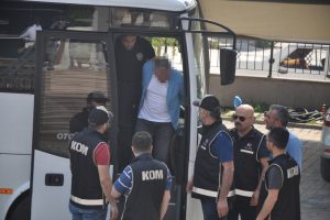 Bursa'da g&ouml;zaltına alınan su&ccedil; &ouml;rg&uuml;t&uuml; &uuml;yeleri adliyede