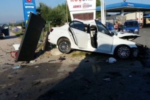 Kamyonet dehşet sa&ccedil;tı: 1 &ouml;l&uuml;, 4 yaralı