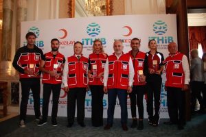İşte Kızılay ekiplerinin giyeceği yeni kıyafetler