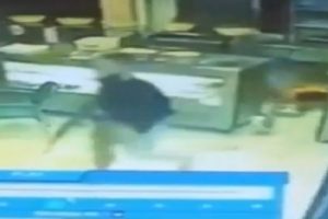 Kalaşnikoflu saldırganın rahatlığı pes dedirtti