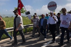 Adalet Y&uuml;r&uuml;y&uuml;ş&uuml;'ne k&ouml;şe yazarlarından destek