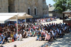 Ramazan'ın son cuma namazında Bursa Ulu Cami'ye akın ettiler