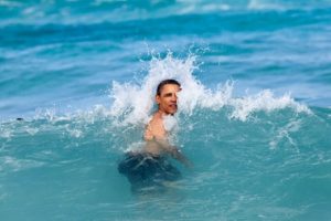 Obama &uuml;vey babasının memleketinde tatil yapıyor