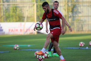 Bursaspor, Barış Yardımcı'yla anlaştı
