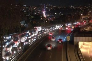 İstanbul'da bayram trafiği iftar vaktine kadar s&uuml;rd&uuml;
