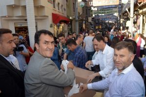 Bursa Osmangazi Belediyesi iftariyelik dağıttı