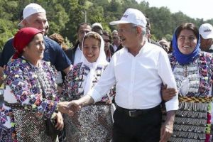 Bolu'ya 30 kilometre kaldı... C&uuml;bbeleriyle destek verdiler