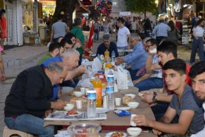 Bursa'da &ccedil;arşı esnafı iftarda buluştu