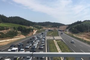Bursa'da tatil yoğunluğu, kuyruk 20 kilometreye ulaştı