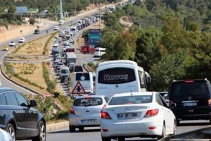 15 dakikalık yolu 4 saatte ge&ccedil;tiler
