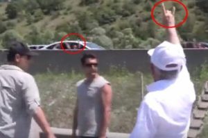 Kılı&ccedil;daroğlu'ndan bozkurt işaretli selam