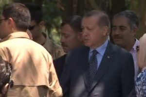 Erdoğan anne ve babasının kabirlerini ziyaret etti