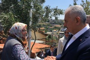 Başbakan Yıldırım'dan şehit evine ziyaret