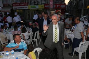 Altepe, Bursa Mustafakemalpaşa'da orucunu vatandaşlarla a&ccedil;tı