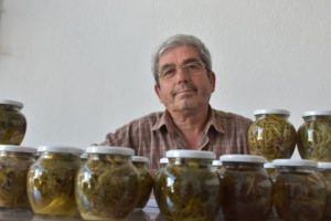Emekli m&uuml;hendis 498 &ccedil;eşit probiyotik turşu hazırlıyor