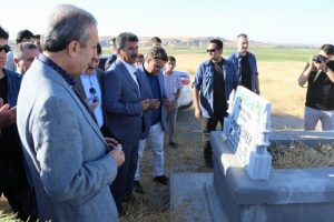Mehdi Eker'in mezarlık ziyaretine yoğun g&uuml;venlik &ouml;nlemi