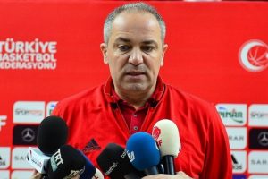 Ekrem Memnun: "Oyuncularım ile gurur duyuyorum"