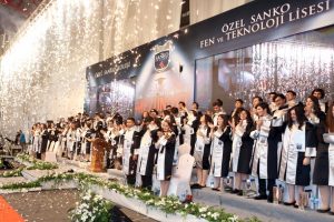 &Ouml;zel SANKO liseleri mezunlarının diploma mutluluğu