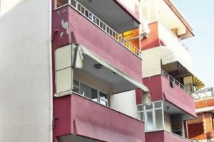 Eve balkondan girerken canından oluyordu