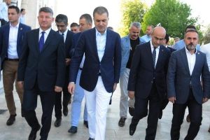 Bakan &Ccedil;elik: Birliğimiz bu t&uuml;m zorlukları aşmamız i&ccedil;in yeterli