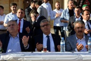 Başbakan Yardımcısı Kaynak, 4 bin kişiyle kahvaltı yaptı