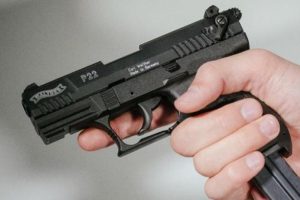 Bayram namazı sonrası 'yorgun mermi' yaraladı