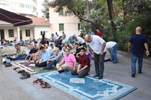 İzmir'de bayram namazı