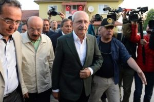 Kılı&ccedil;daroğlu'ndan 'otob&uuml;se mi biniyor' sorusuna cevap