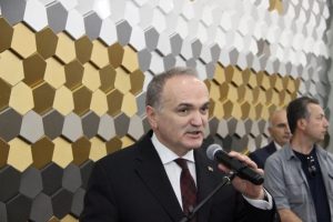 &Ouml;zl&uuml;: İşsizliğin azalması i&ccedil;in T&uuml;rkiye'nin b&uuml;y&uuml;mesi lazım