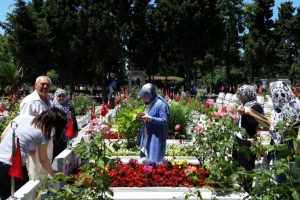 Edirnekapı Şehitliğine ziyaret&ccedil;i akını