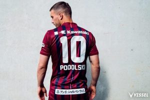 Podolski, Vissel Kobe formasını giydi