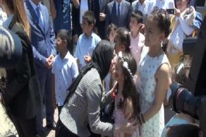 Bakan Kaya kimsesizler &ccedil;ocuklarla birlikte huzurevini ziyaret etti