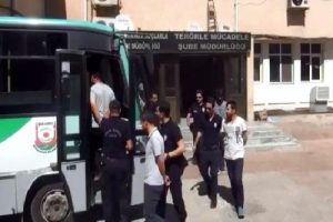 FET&Ouml;'den 8 r&uuml;tbeli asker tutuklandı