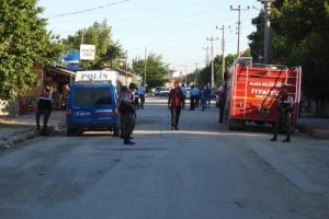 Bayramlaşmak i&ccedil;in gitti, tartıştığı 2 kişiyi &ouml;ld&uuml;rd&uuml;